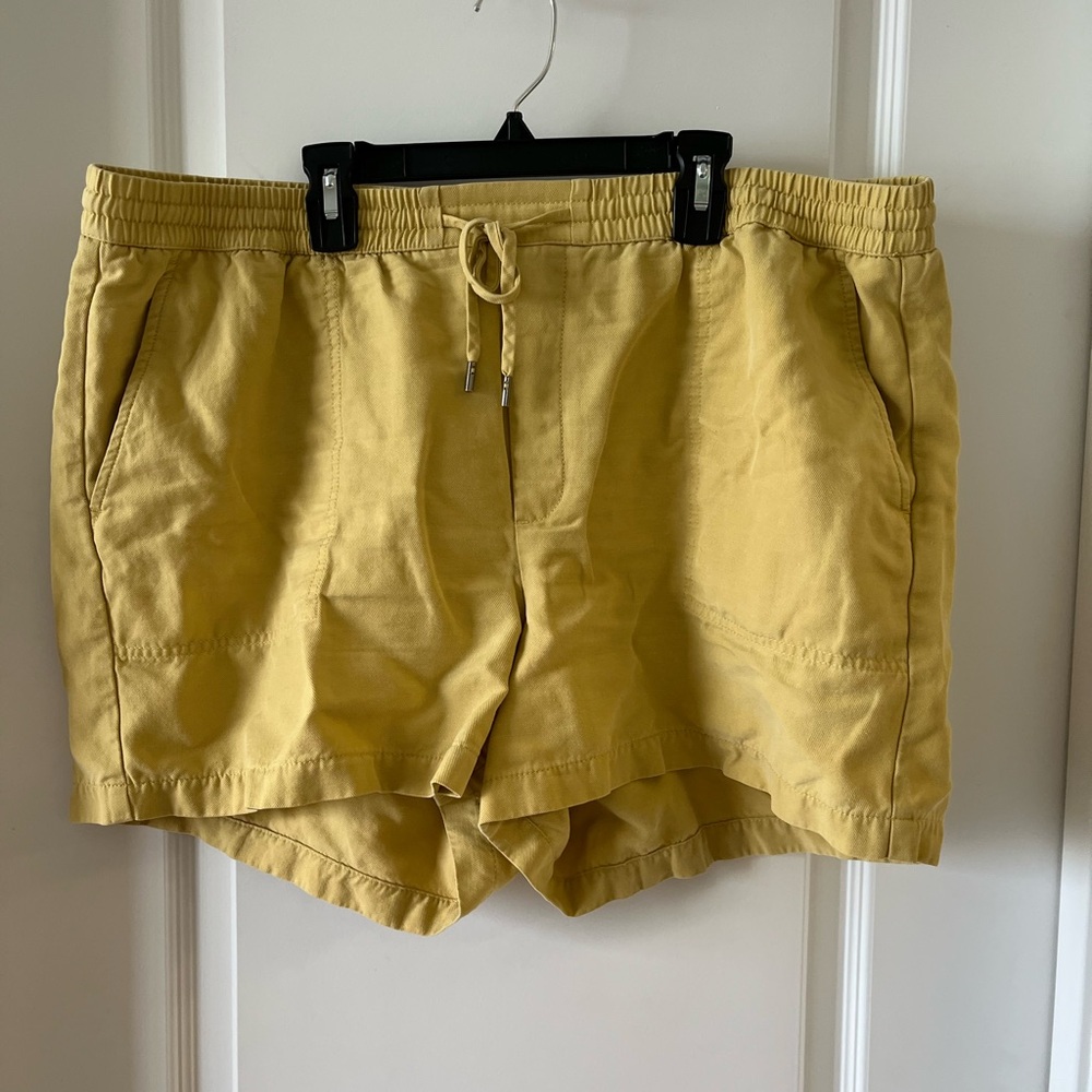 Banana Republic Yellow Women’s Linen Blend Shorts Size XL